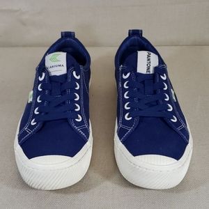 Cariuma Pantone Sneakers